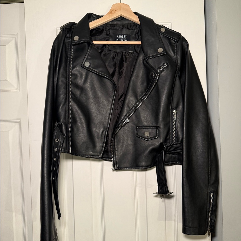 Black Cropped Leathere jacket